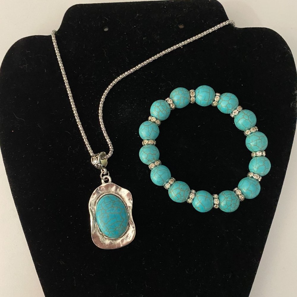 REDUCED! Turquoise Stone Necklace / Bracelet Set